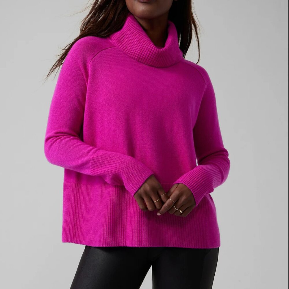 Athleta Aspen Wool Cashmere Turtleneck Sweater in Cyclamen Medium
